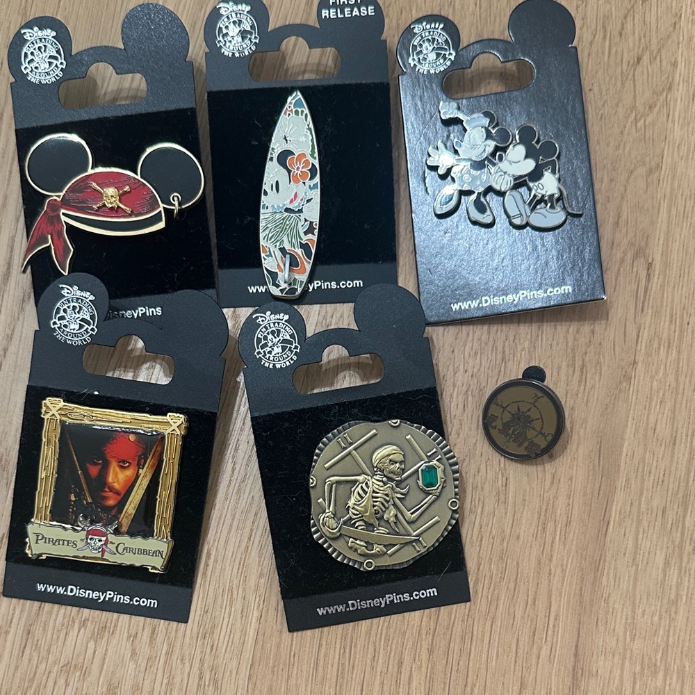 Lot vintage 2006 2009 y2k Disney pins pirates Caribbean Mickey Minnie doubloon